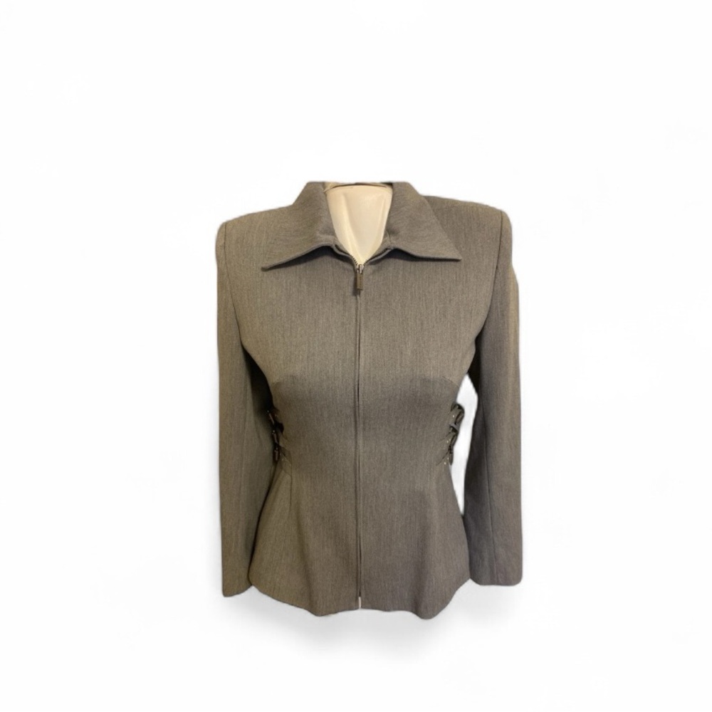 ✨ 𝐕𝐄𝐑𝐓𝐈𝐆𝐎 𝐏𝐀𝐑𝐈𝐒 Buckle-Waist Fitted Blazer – M